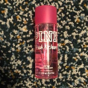 PINK body spray Fresh and clean